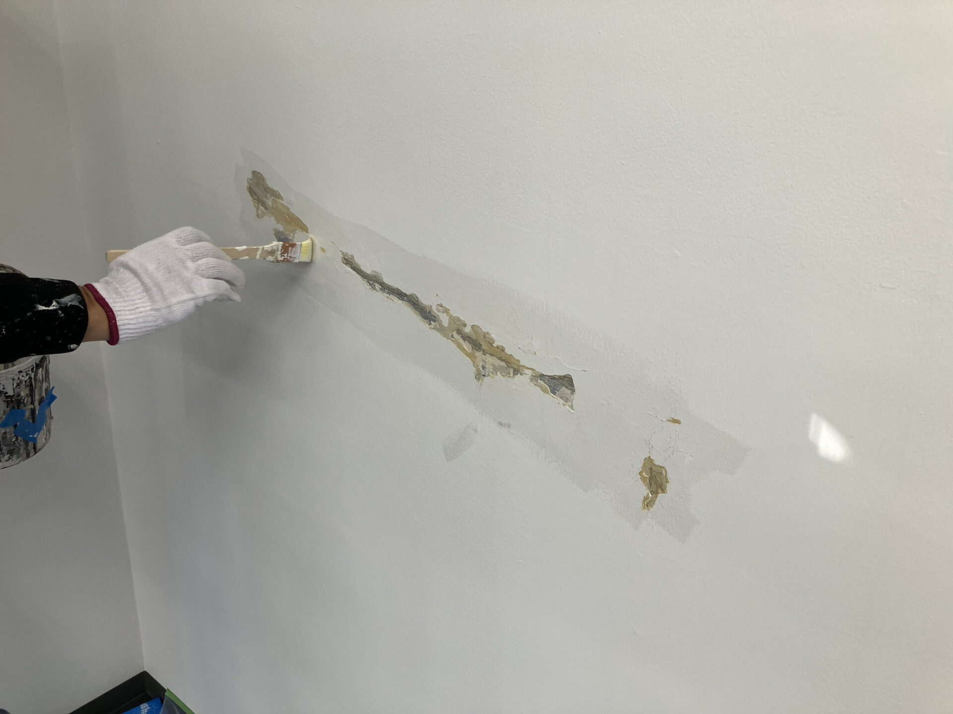 浸透固着処理
ミラクルプライマーMP-1000を塗布