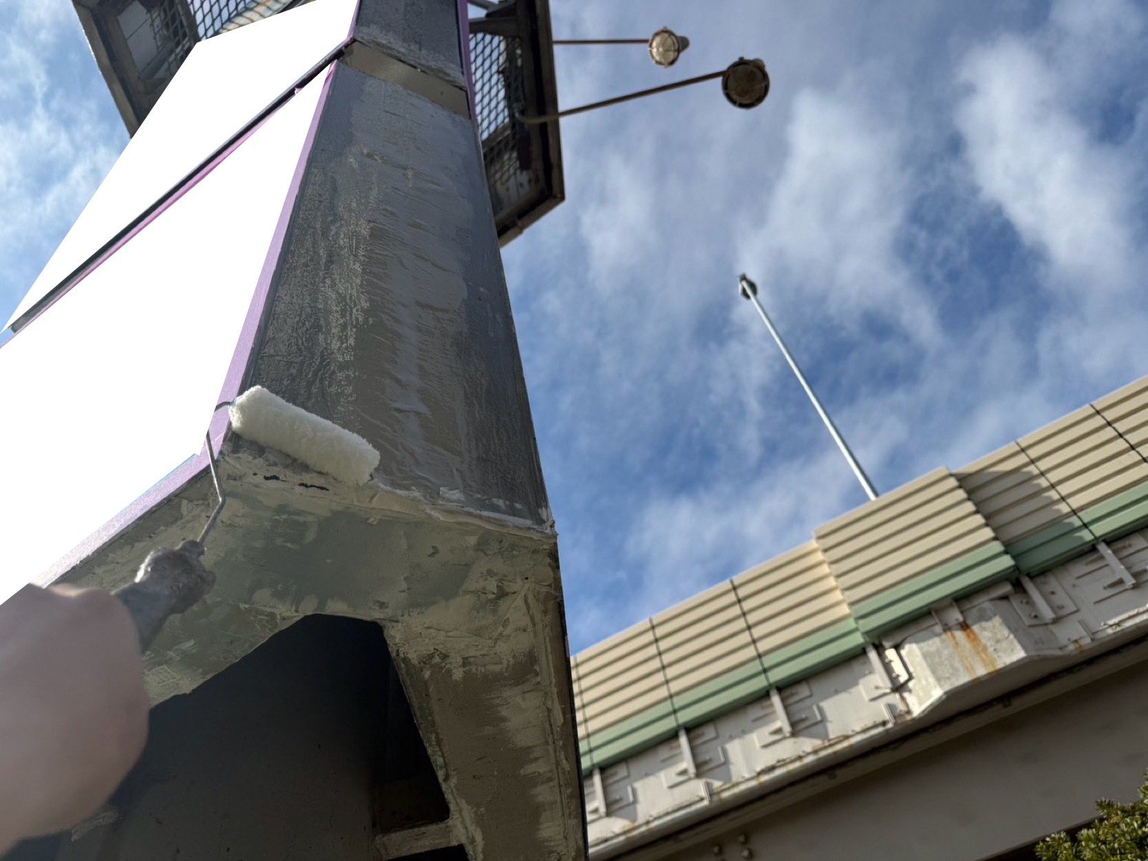 ミラクルプライマーMP3000の接着力を生かし
板金を接着補修しました。