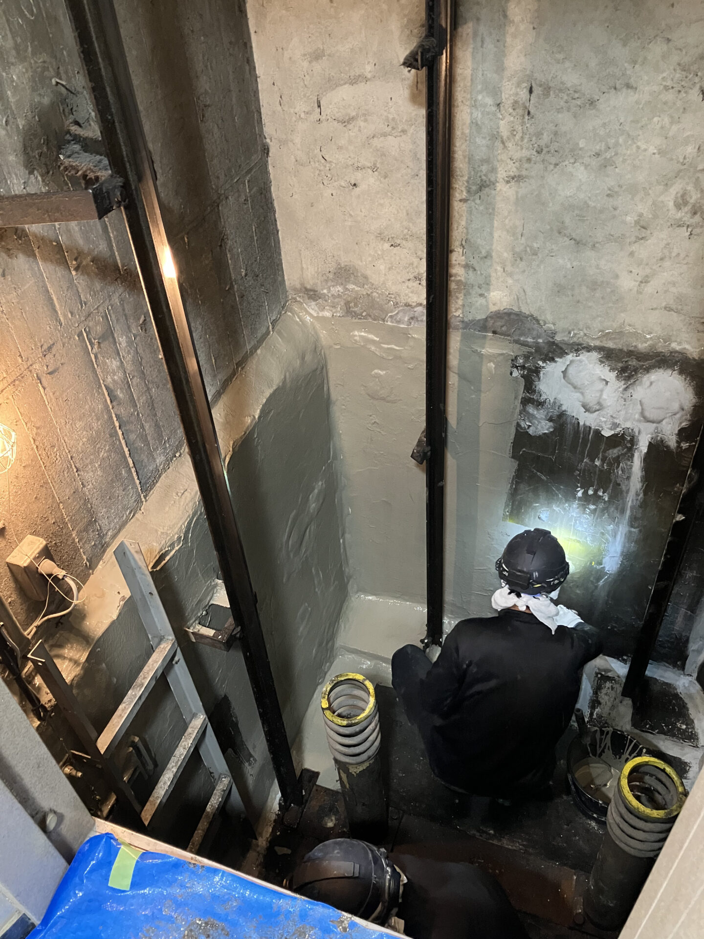 ③カチオン系塗料にて下地調整