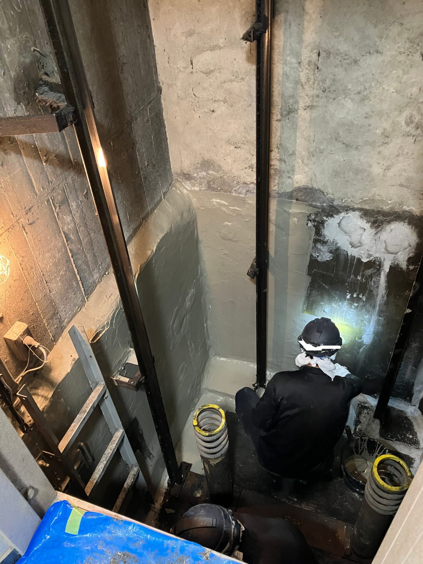 ③カチオン系塗料にて下地調整