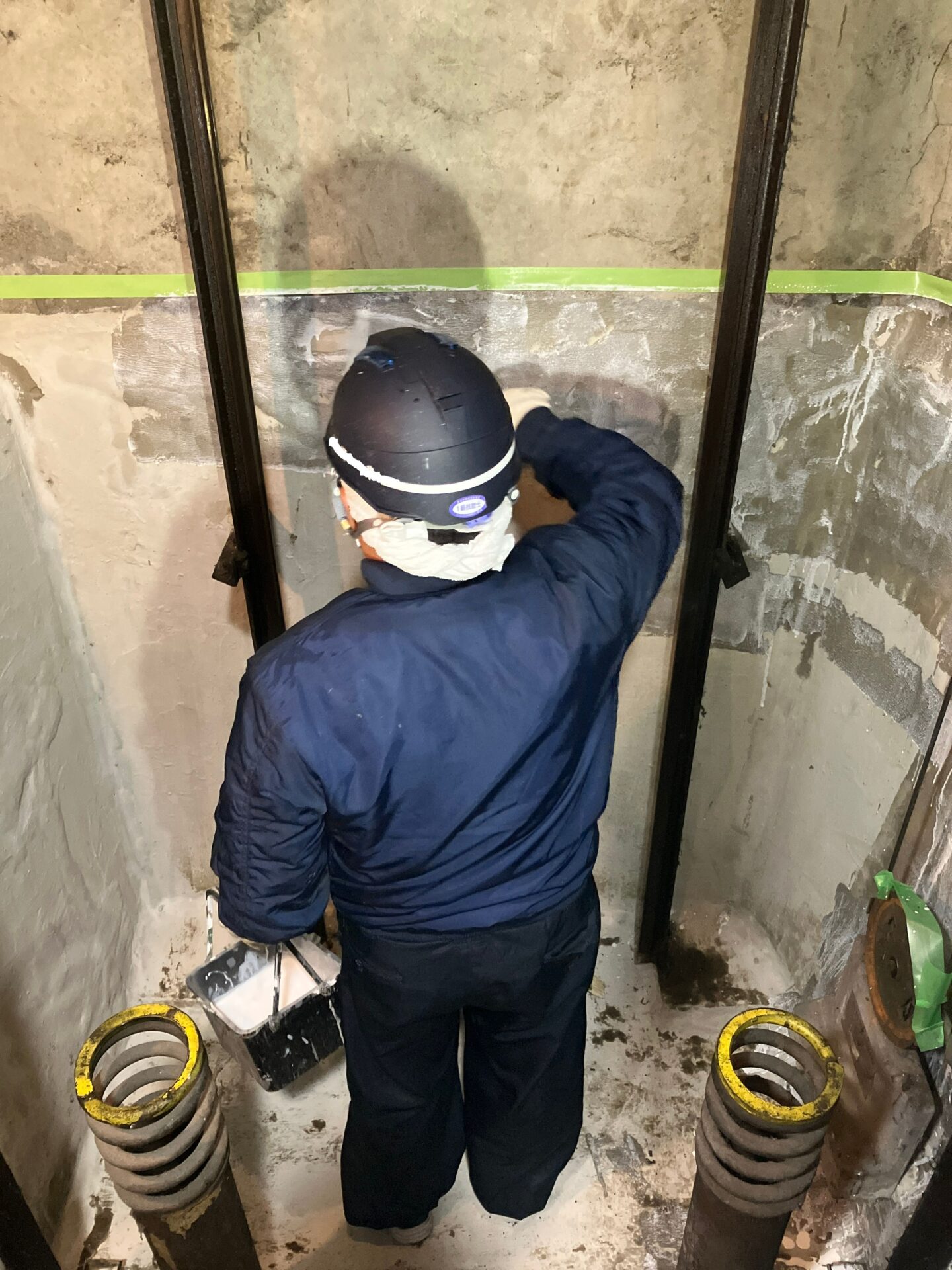 ④防水材塗布前の下地プライマーにミラクルプライマーを塗布