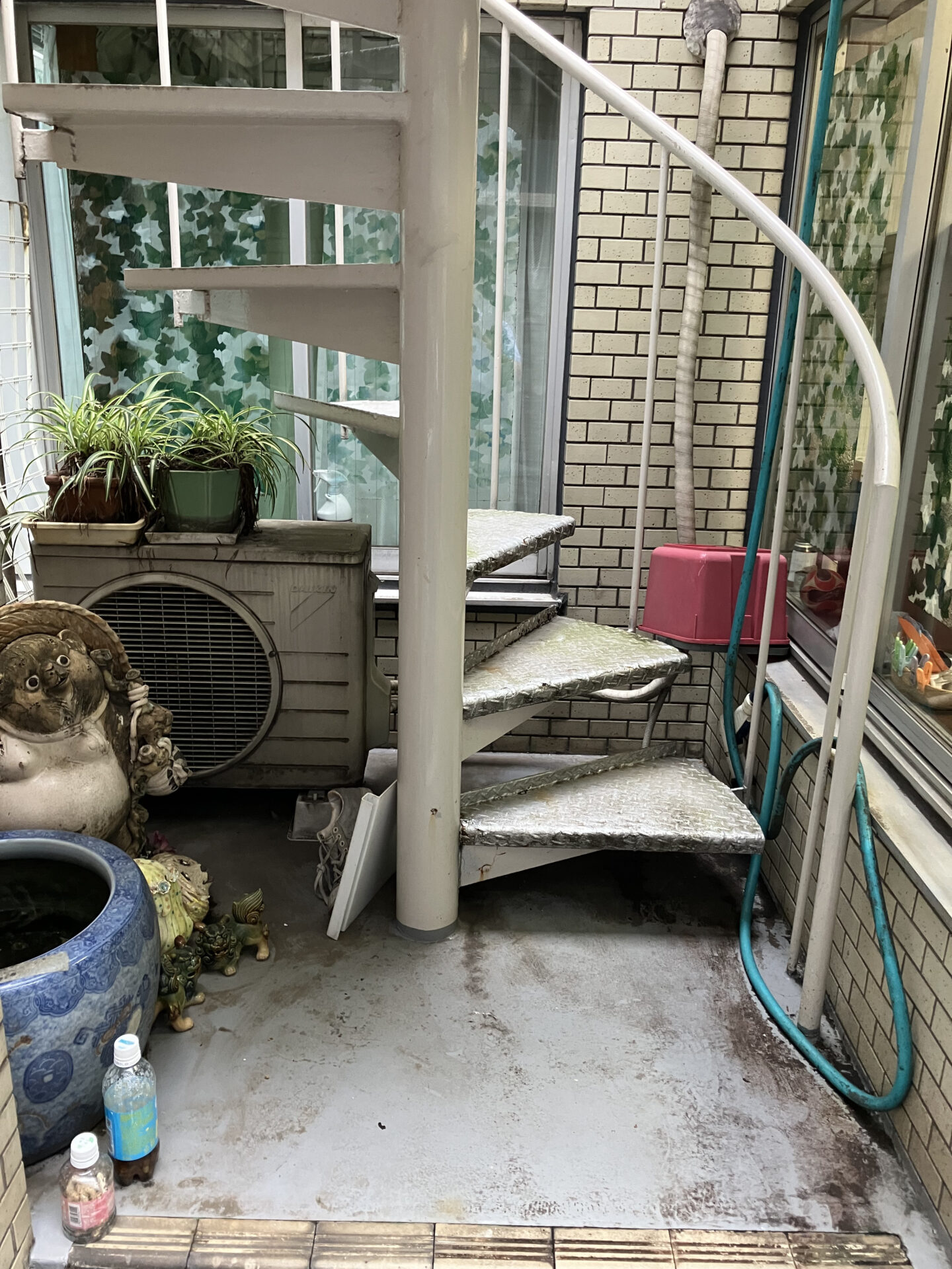 同ビル螺旋階段も施工いたしました。